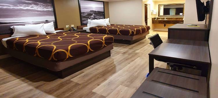 赛普里斯速 8 酒店(Super 8 by Wyndham Cypress Buena Park Area)图片