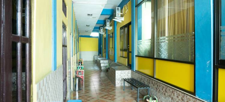 红多兹酒店-H.哈桑阿罗伯斯曼机场(RedDoorz Near H. Hasan Aroeboesman Airport)图片