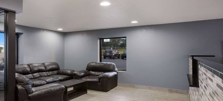 比格拉皮兹品质酒店及套房-近大学(Quality Inn & Suites Big Rapids Near University)图片