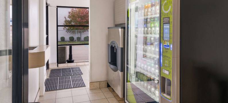 大急流城骑士酒店(Knights Inn Grand Rapids)图片