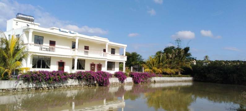 依山傍水的别墅享受(抱棉路分店)图片