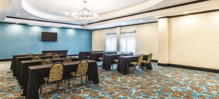 达拉斯大草原城南部拉昆塔温德姆套房酒店(La Quinta Inn & Suites by Wyndham Dallas Grand Prairie South)图片