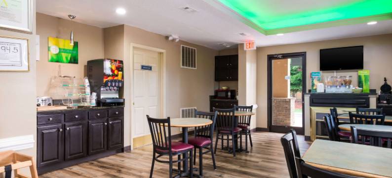 罗金厄姆凯艺套房酒店(Quality Inn & Suites Rockingham)图片