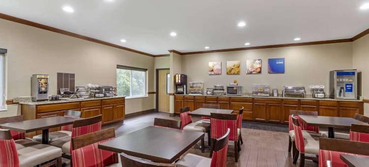 东莫林舒适套房酒店 - 近 I-80(Comfort Inn & Suites East Moline Near I-80)图片
