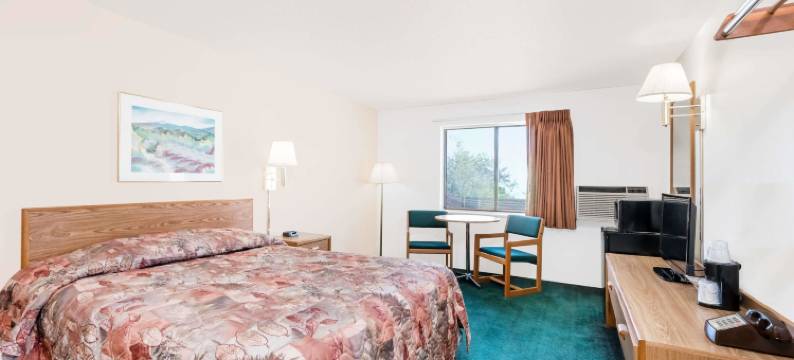 贝尔富切斯温德姆速8酒店(Super 8 by Wyndham Belle Fourche SD)图片