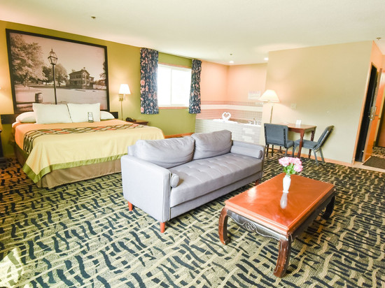 麦克里恩-布卢明顿西南温德姆速8酒店