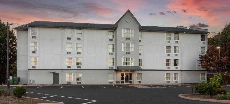 罗德威套房酒店 - 近奥特莱斯购物中心 - 阿什维尔(Rodeway Inn & Suites Near Outlet Mall - Asheville)图片