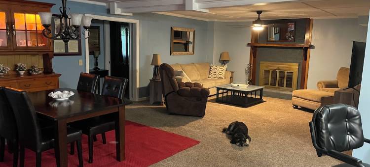 2 bdrm, sleeps 7 apartment. Pet friendly. Pool onsite. Outdoor grill. Hazard, KY图片