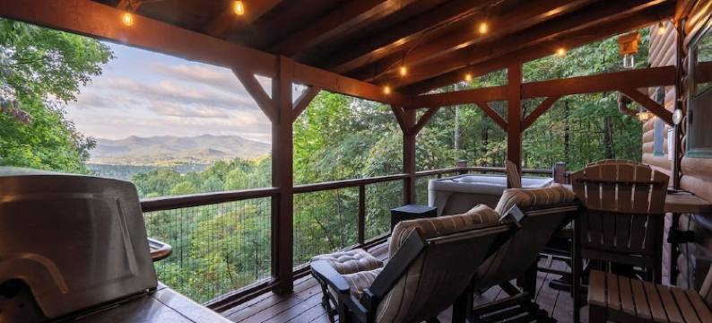 Cozy 2-bedroom cabin in beautiful Blairsville with AC, WiFi图片