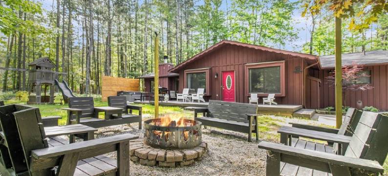 Lake Access Cabin with HotTub, Firepit and Indoor Pool Access图片