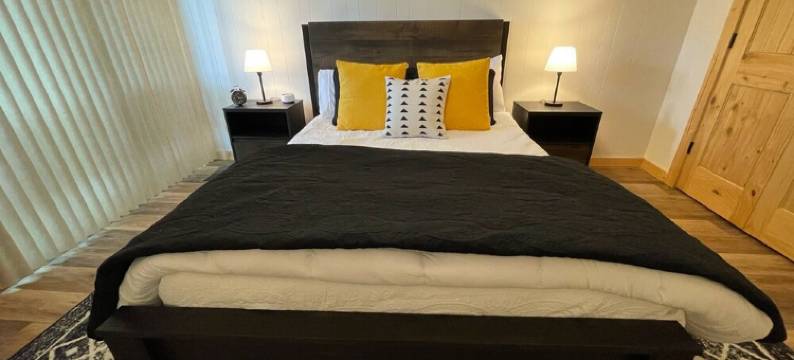 Spacious Brevard Cabin w/ Views & Pool/Golf/Lake图片