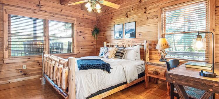 新铺道路-景观-家庭友好-按摩浴缸-游乐场-僻静木屋-游戏室(New Paved Road-Views-Secluded Cabin-Family Friendly-Jacuzzi-Playground-Game Room)图片