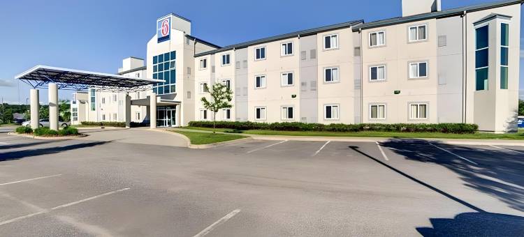 安大略省亨茨维尔6号汽车旅馆(Motel 6 Huntsville, on)图片