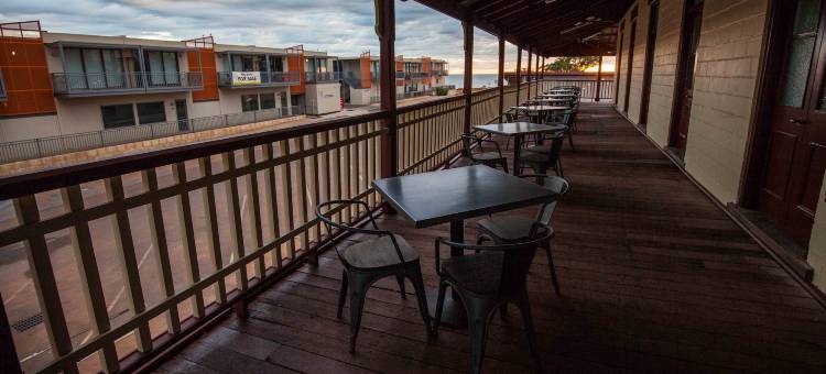 比顿湾酒店(Beadon Bay Hotel)图片