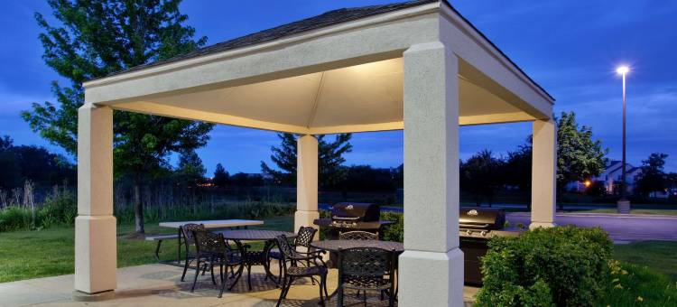 芝加哥沃基根索尼斯塔简单套房酒店(Sonesta Simply Suites Chicago Waukegan)图片