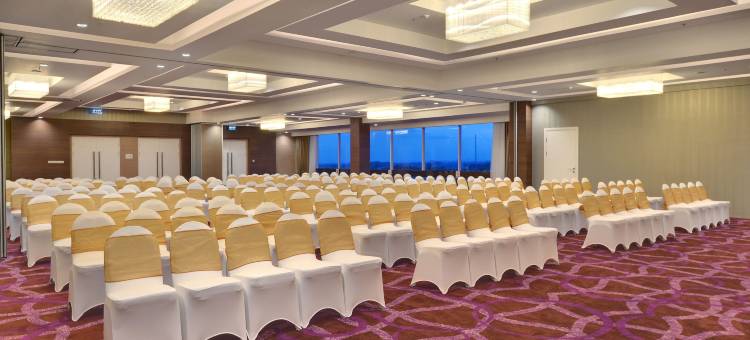 阿迪苏琪普托白金会议中心酒店(Platinum Adisucipto Hotel & Conference Center)图片