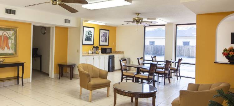 布鲁顿戴斯套房酒店(Days Inn & Suites by Wyndham Brewton)图片