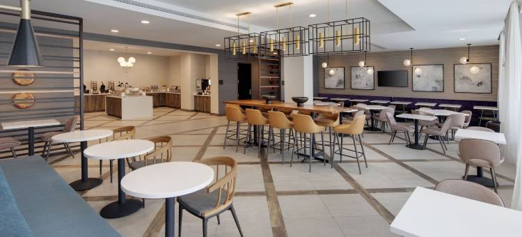 迈阿密国际机场舒适套房酒店(Comfort Inn & Suites Miami International Airport)图片