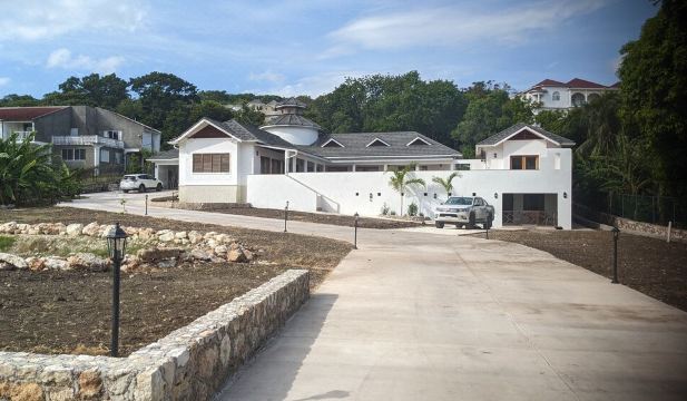 Luxury 4 Bedroom Villa with Pool in Montego Bay (Beach Club Access) Hotel Overview