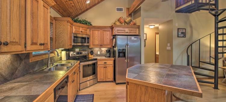 达达内尔湖畔房屋，配有码头和火坑(Waterfront Lake Dardanelle Home w/ Dock & Fire Pit)图片