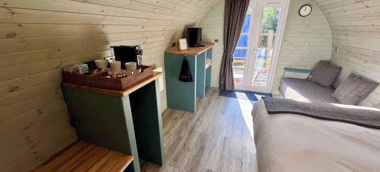 60英里旅馆 - 豪华舱带热水浴缸(60 Mile Inn - Luxury Pods with Hot Tubs)图片