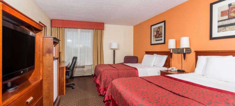 布卢明顿/诺玛温德姆戴斯套房酒店(Days Inn & Suites by Wyndham Bloomington/Normal IL)图片