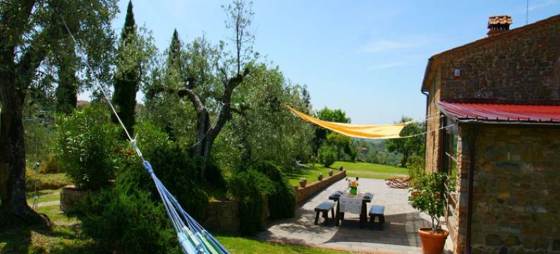 Hillside Escape in Vinci图片