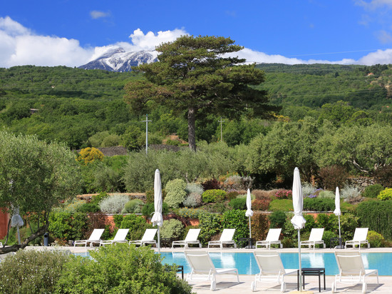 尼若度假别墅及水疗中心