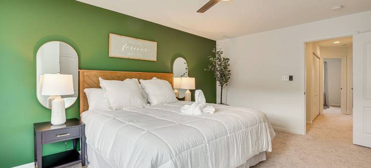 查尔斯敦联排别墅：距哈珀斯渡口9英里(Charles Town Townhome 9 Mi to Harpers Ferry)图片