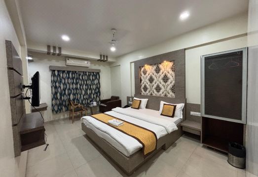 Hotel Orange Hotel Overview