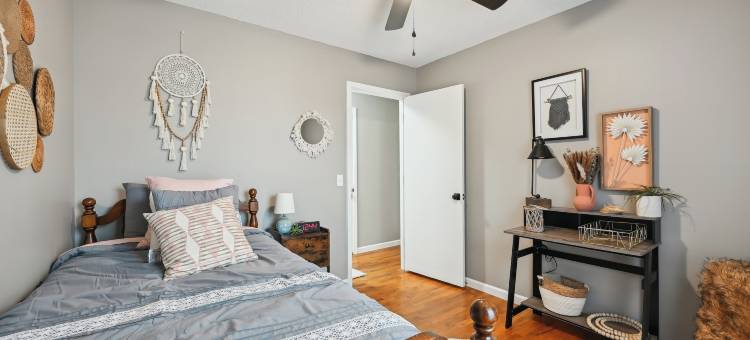 Vine Grove住宅，配有露台，距离桑德斯泉4英里！(Vine Grove Home w/ Deck, 4 Mi to Saunders Springs!)图片