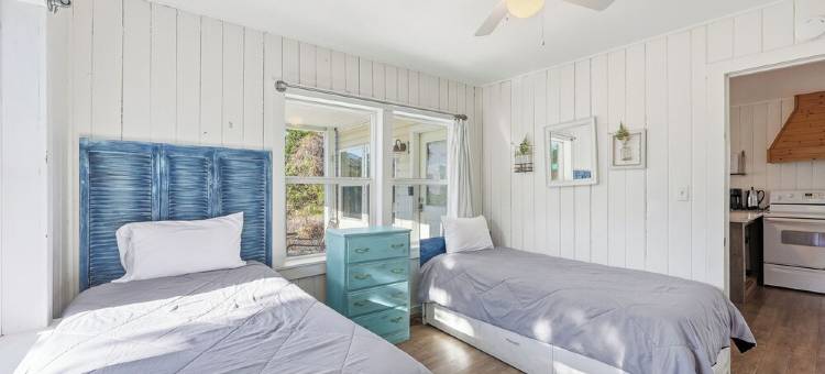 Entire House! Cottage Two Blocks from Beach w/ Swimming Pool, Hot Tub & Carport图片