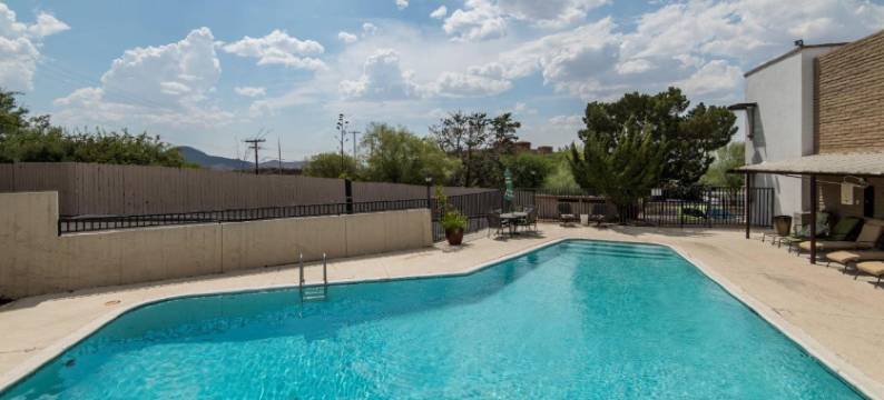 贝斯特韦斯特SureStay精选图姆斯顿瞭望山林小屋(Tombstone Lookout Lodge, SureStay Collection by Best Western)图片