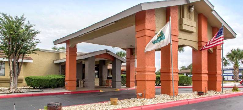 凯艺套房酒店-35号州际公路/近AT&T中心(Quality Inn & Suites I-35 Near Frost Bank Center)图片