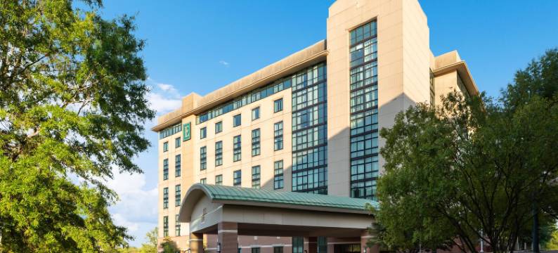 希尔顿大使套房酒店在温泉城会议中心(Embassy Suites by Hilton at Hot Springs Convention Center)图片