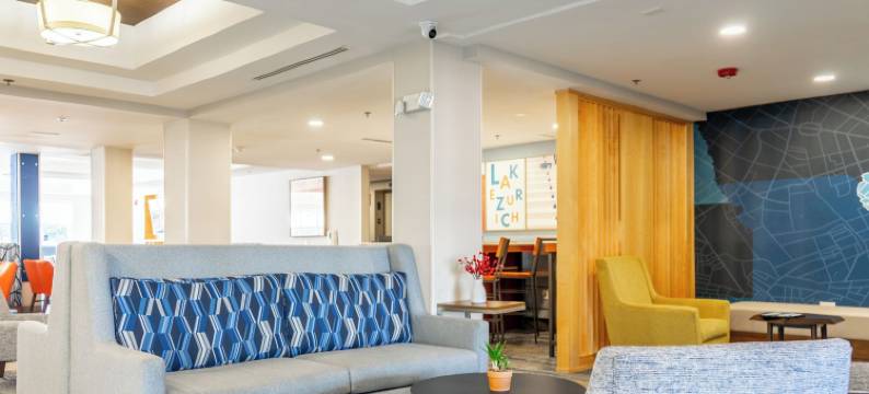 智选假日套房酒店苏黎世湖，巴林顿(Holiday Inn Express & Suites LAKE ZURICH-BARRINGTON by IHG)图片