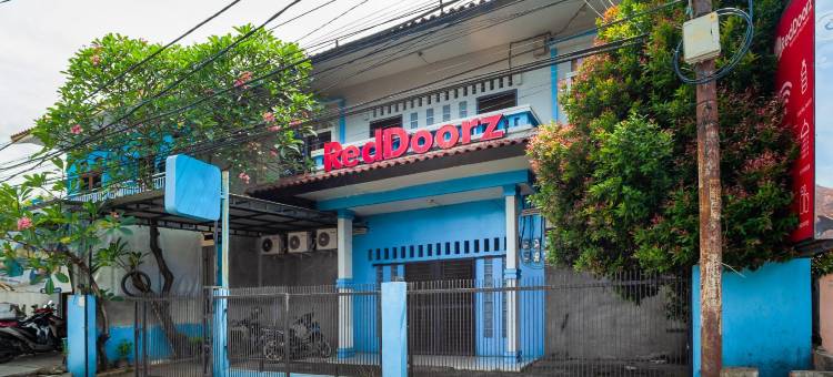 红多兹酒店-近玛尔贡达拉亚(RedDoorz Near Margonda Raya)图片