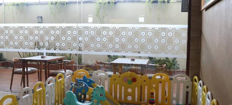 林恩莫约克托酒店(Lynn Hotel Mojokerto)图片