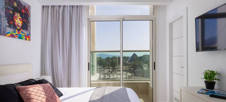 MAMAD - 明亮的埃拉特阳台和泳池度假屋(Mamad - Bright Eilat Escape with Balcony n Pool)图片