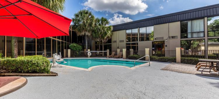 休斯顿IAH机场西南红顶Plus套房酒店(Red Roof Plus+ & Suites Houston - IAH Airport SW)图片