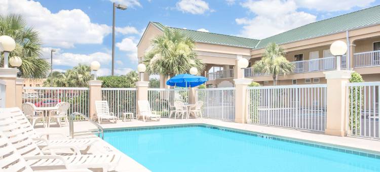 克雷斯特维尤呗盟套房酒店(Baymont by Wyndham Crestview)图片