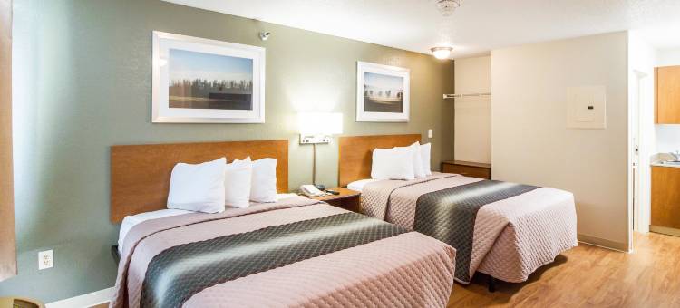 休斯顿家乡一室公寓酒店-西橡树能源走廊(HomeTowne Studios by Red Roof Houston - West Oaks/  Energy Corridor)图片