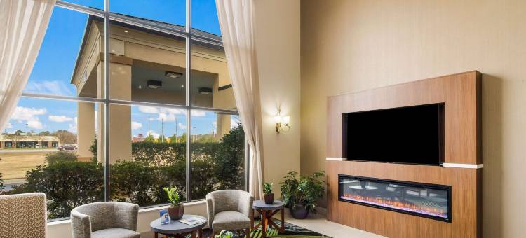 纽伯恩克拉利安庭酒店(Clarion Pointe New Bern)图片