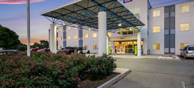 罗斯威尔6号汽车旅馆(Motel 6 Roswell, NM)图片