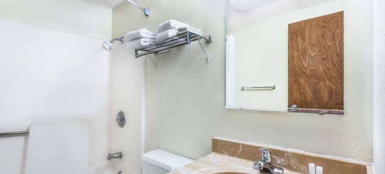 沃伦斯堡温德姆戴斯酒店(Days Inn by Wyndham Warrensburg)图片