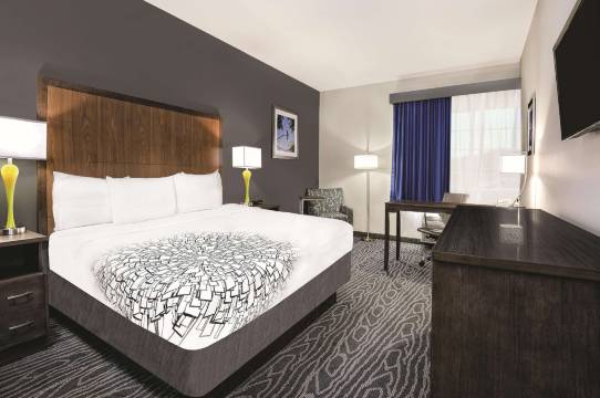 温德姆梅赛德斯奥特莱斯购物中心拉昆塔温德姆酒店套房(La Quinta Inn & Suites by Wyndham Mercedes Outlet Mall)