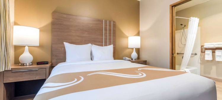 班布里治岛凯艺套房酒店(Quality Inn & Suites Bainbridge Island)图片