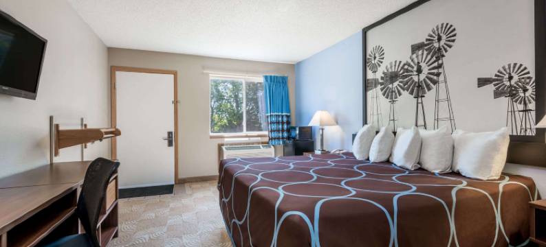 伯洛伊特速8酒店(Super 8 by Wyndham Beloit KS)图片