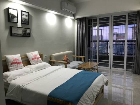 东汇城萤火虫精品公寓(油城十路分店)