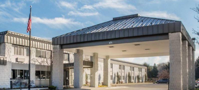 詹姆斯敦福尔科纳克拉丽奥波因特饭店(Clarion Pointe Jamestown - Falconer)图片